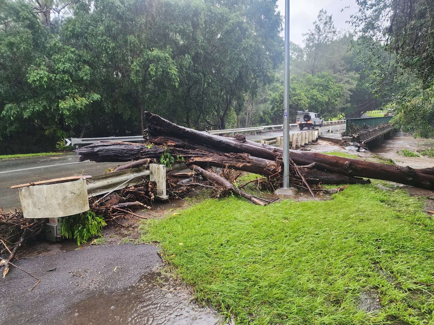 Heavy Rain And Flooding Lashes Southern And Central Queensland More On The Way Today